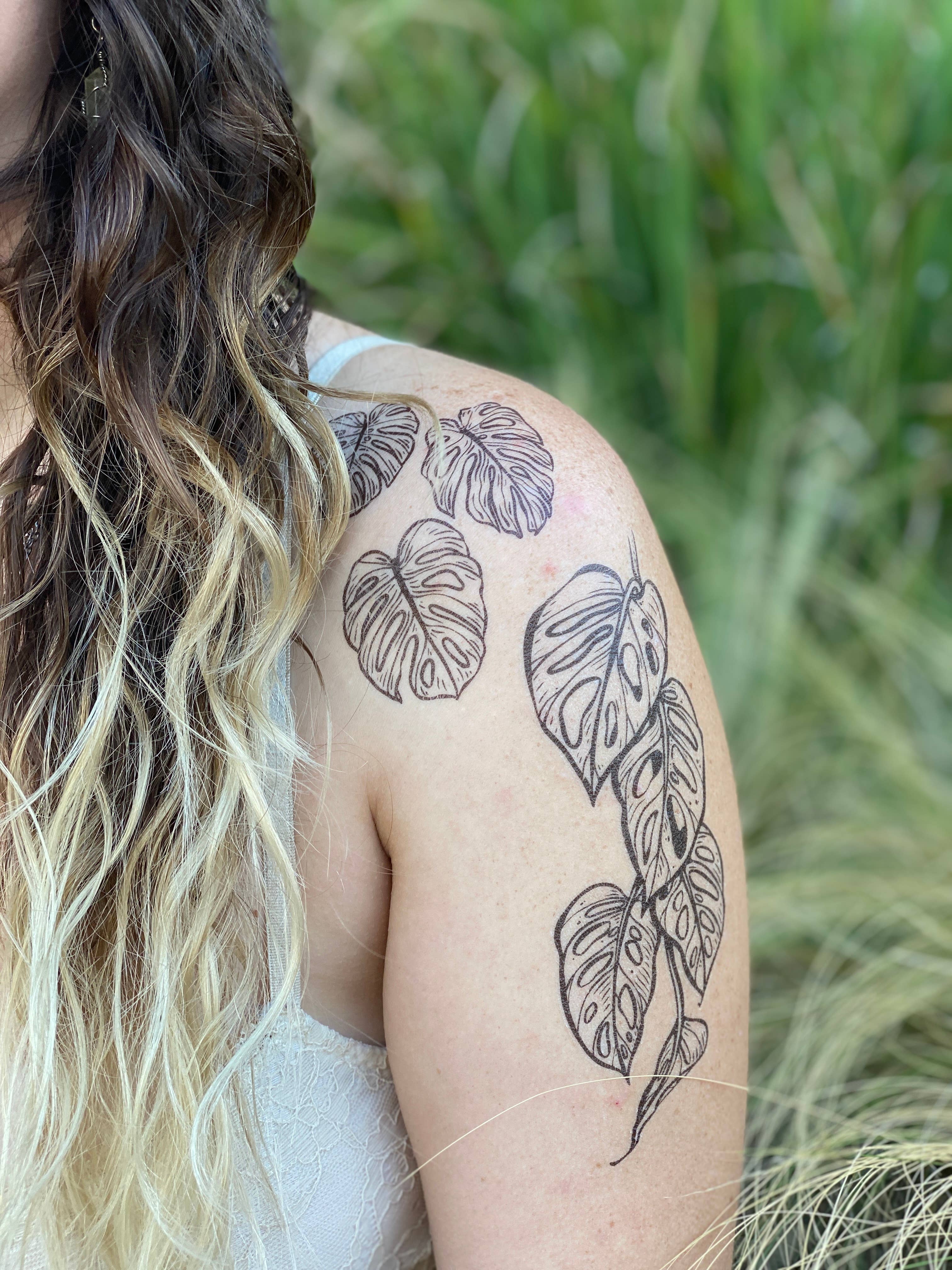 One line monstera leaf tattoo