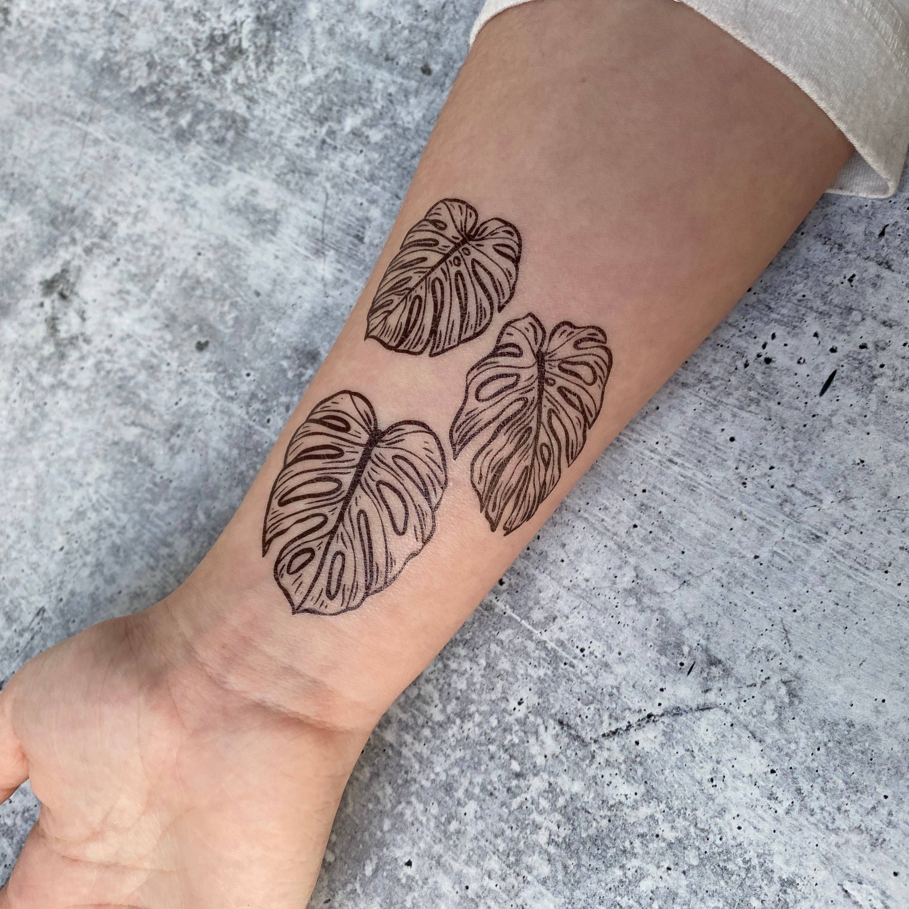 Tattoo uploaded by Oyes • #fineline #finelinetattoo #linework #blacktattoo  #blackwork #arm #armtattoo #forearm #forearmtattoo #leaf #leaftattoo  #flower #flowertattoo • Tattoodo